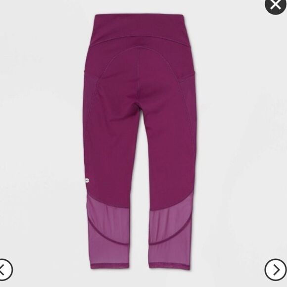 All in Motion Contour Curvy High Rise Capri - Picture 2 of 6